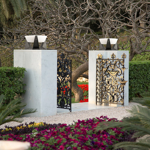 Landinglight | Luxury Solar Powered Outdoor Lamp