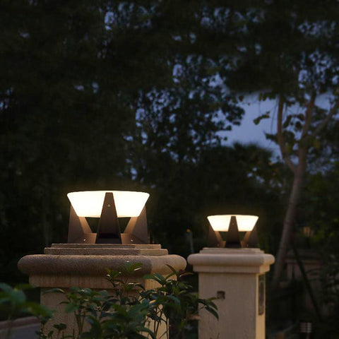 Landinglight | Luxury Solar Powered Outdoor Lamp