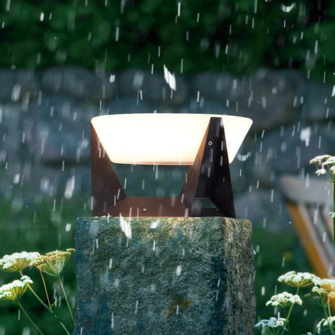 Landinglight | Luxury Solar Powered Outdoor Lamp